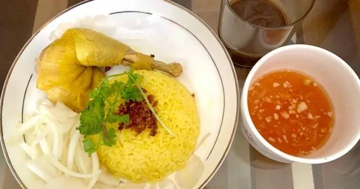 Hình ảnh Cơm chiên đùi gà luộc