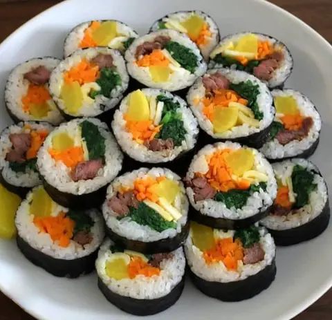 Hình ảnh Cơm cuộn bò