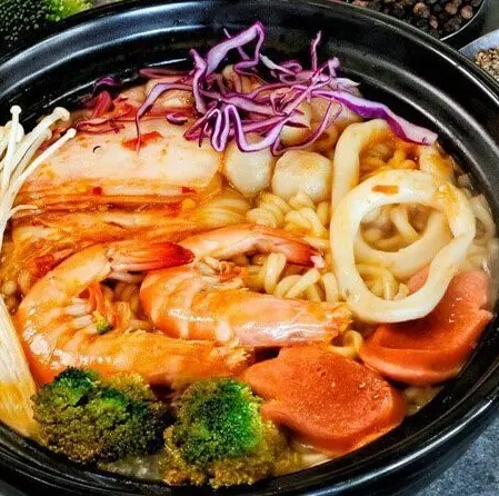 Hình ảnh Mì cay Hàn Quốc thập cẩm