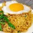 Hình ảnh Mì xào ốp la 2 trứng