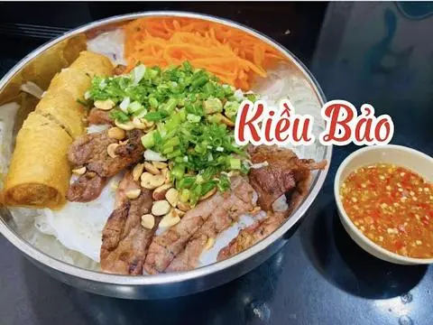 Hình ảnh Bún thịt nướng - chả giò