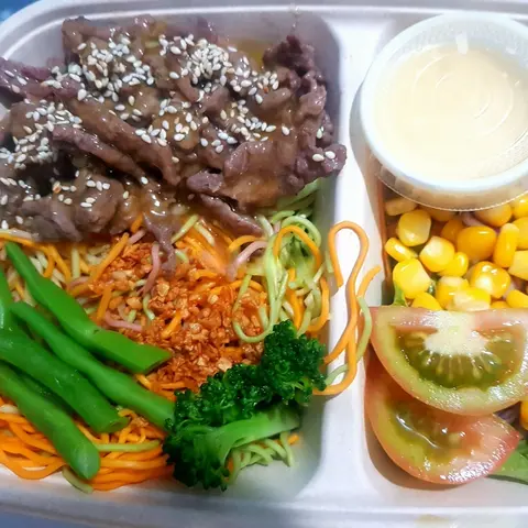 Hình ảnh Mì rau củ bò sốt tiêu đen