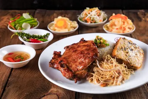 Hình ảnh Cơm sườn bì chả