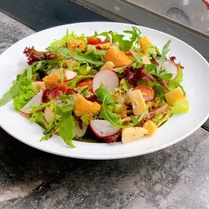 Hình ảnh Mixed brie cheese salad with chocolate balsamic