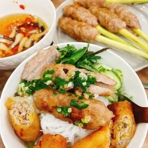 Hình ảnh Bún chả giò nem nướng