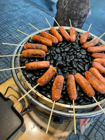 Hình ảnh Lạp xưởng nướng đá