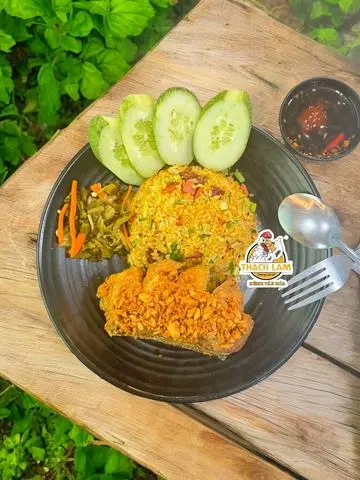 Hình ảnh Cơm chiên Dương Châu gà mắm tỏi - má đùi
