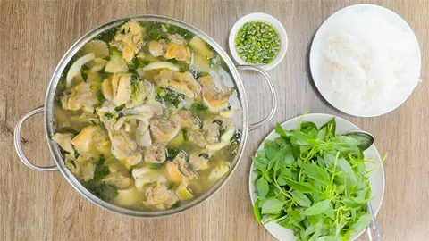 Hình ảnh Lẩu gà lá é