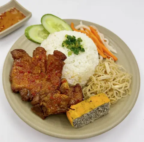 Hình ảnh Cơm tấm sườn - bì - chả