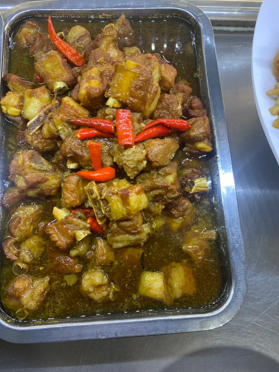 Hình ảnh Cơm sườn non kho trứng 