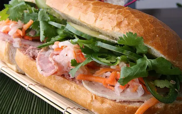 Hình ảnh Bánh mì tuấn mập đặc biệt