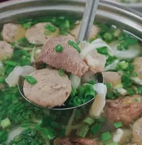 Hình ảnh Lẩu nạm gân bò viên nhỏ