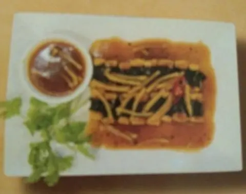 Hình ảnh Đậu hủ cuộn rong biển sốt gừng chay