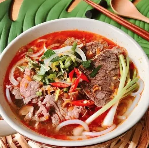 Hình ảnh Bún bò tái nạm