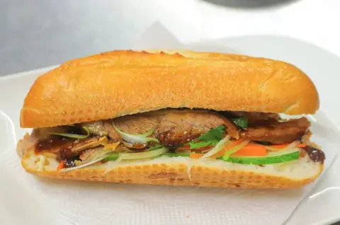 Hình ảnh Bánh mì bò nướng