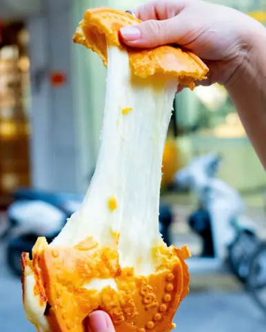 Hình ảnh Bánh đồng xu phô mai kéo sợi - miếng phô mai lớn