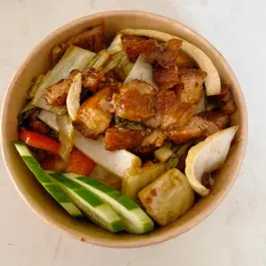 Hình ảnh Thố ba chỉ xào dưa