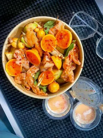 Hình ảnh Chân gà sốt Thái mix trứng non