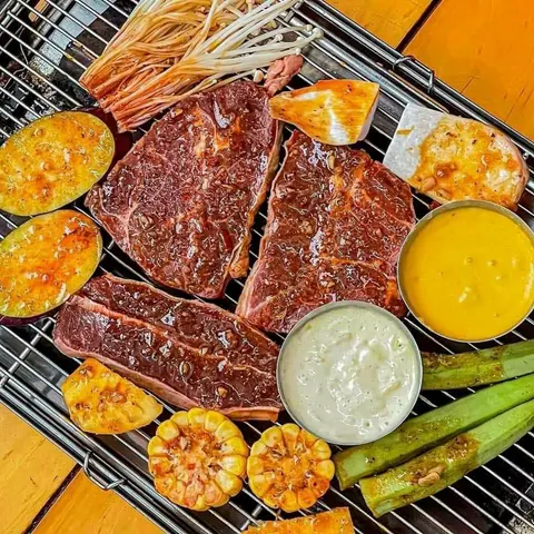 Hình ảnh Bò nướng tảng sốt trứng muối