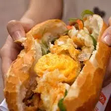 Hình ảnh Bánh mì chả cá - trứng