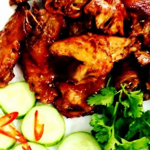 Hình ảnh Gà nửa con rô ti kèm rau