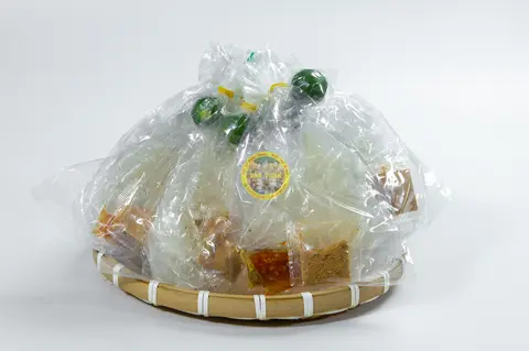Hình ảnh Bánh tráng trộn muối sa tế tỏi