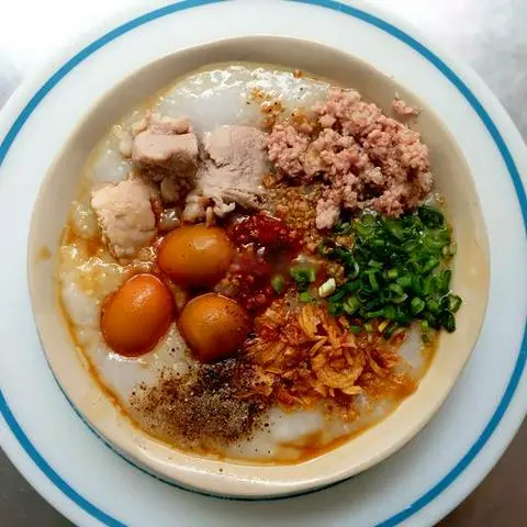 Hình ảnh Cháo sườn thịt bằm trứng cút rim nước mắm