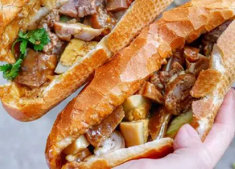 Hình ảnh Bánh mì phá lấu