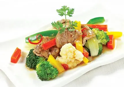 Hình ảnh Cơm xào bò ớt xanh bông cải