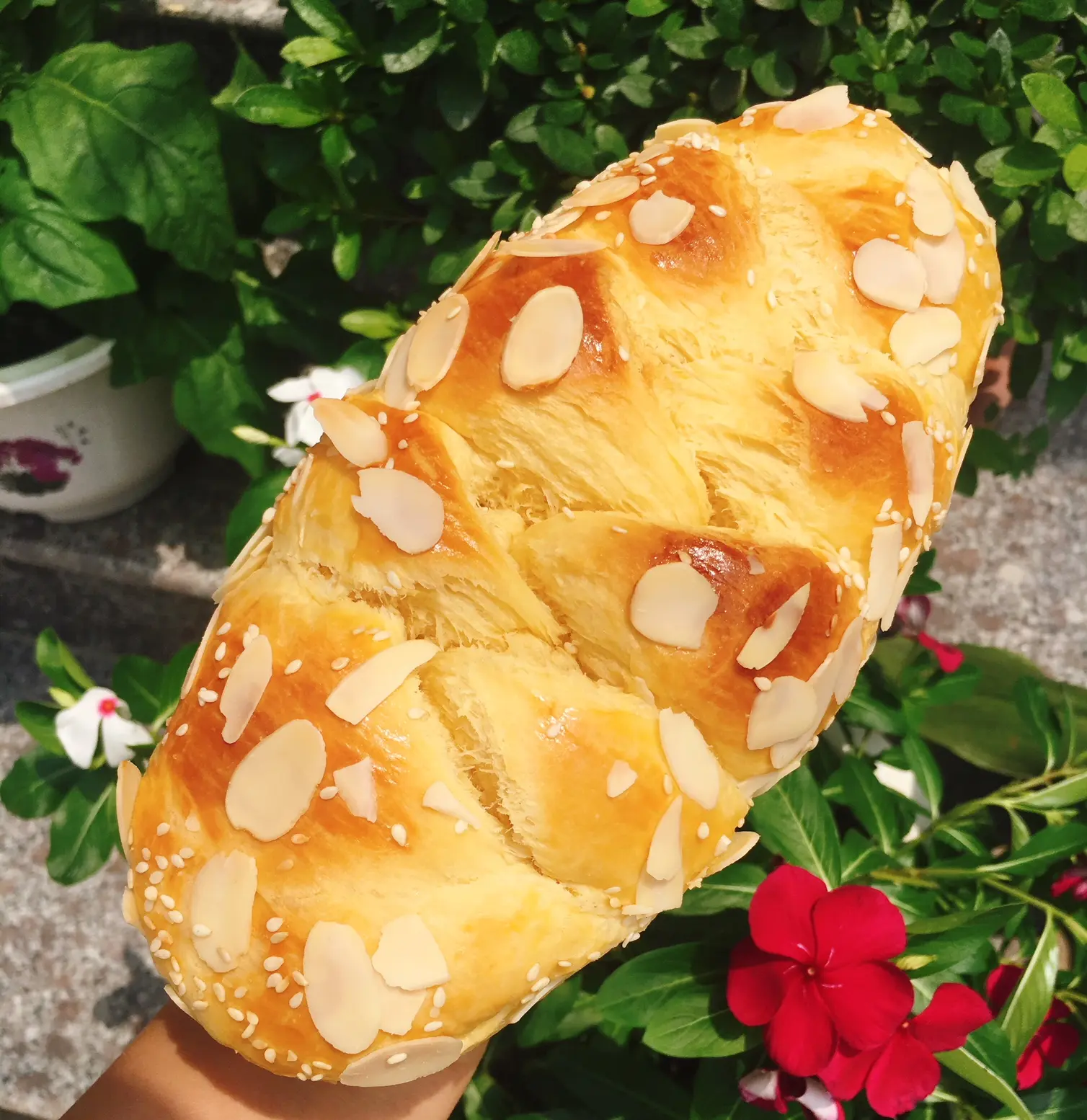 Hình ảnh Bánh mì hoa cúc truyền thống