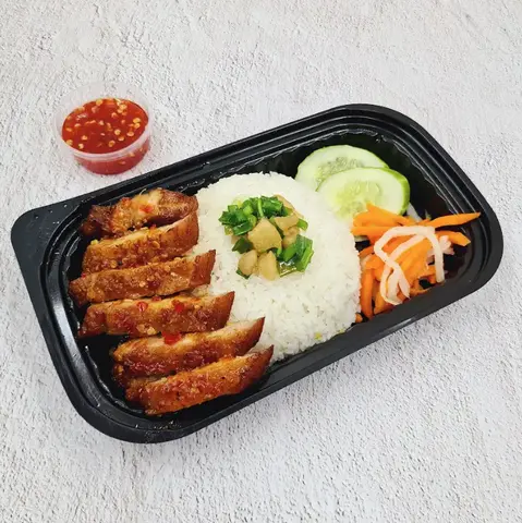 Hình ảnh Cơm Ba Rọi Rút Sườn Xốt Lá Chanh