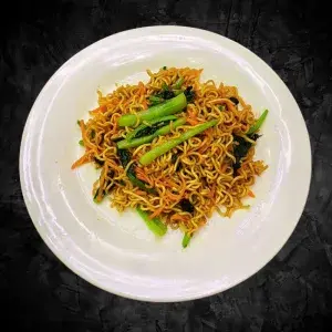 Hình ảnh Mì gói xào rau