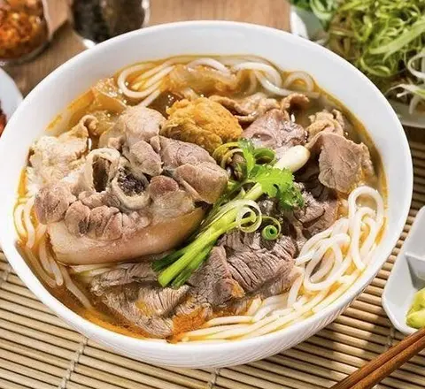 Hình ảnh Bún bò đặc biệt