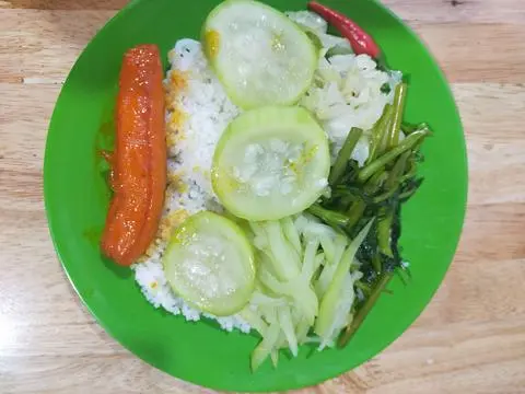 Hình ảnh Cơm chay xúc xích