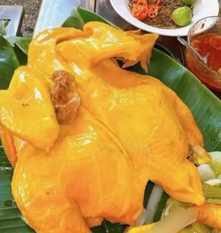 Hình ảnh Gà ri ủ muối nguyên con - full đầu + chân + mề