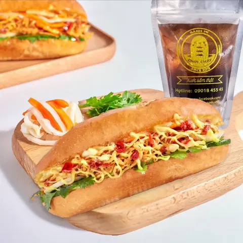 Hình ảnh Bánh mì gà rim xé - Nước sâm hạt é nha đam