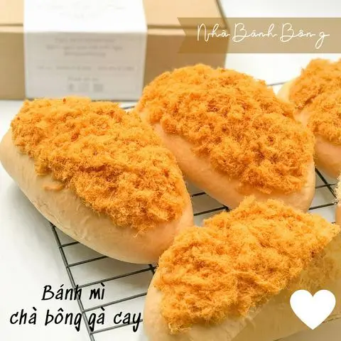 Hình ảnh Bánh mì chà bông gà cay