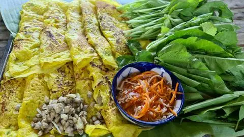 Hình ảnh Bánh xèo thịt hến