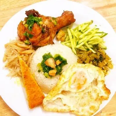 Hình ảnh Cơm đùi gà - Chả - Trứng chiên