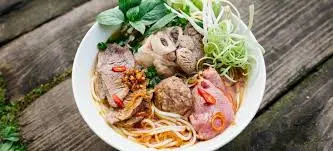 Hình ảnh Bún bò tái chả viên
