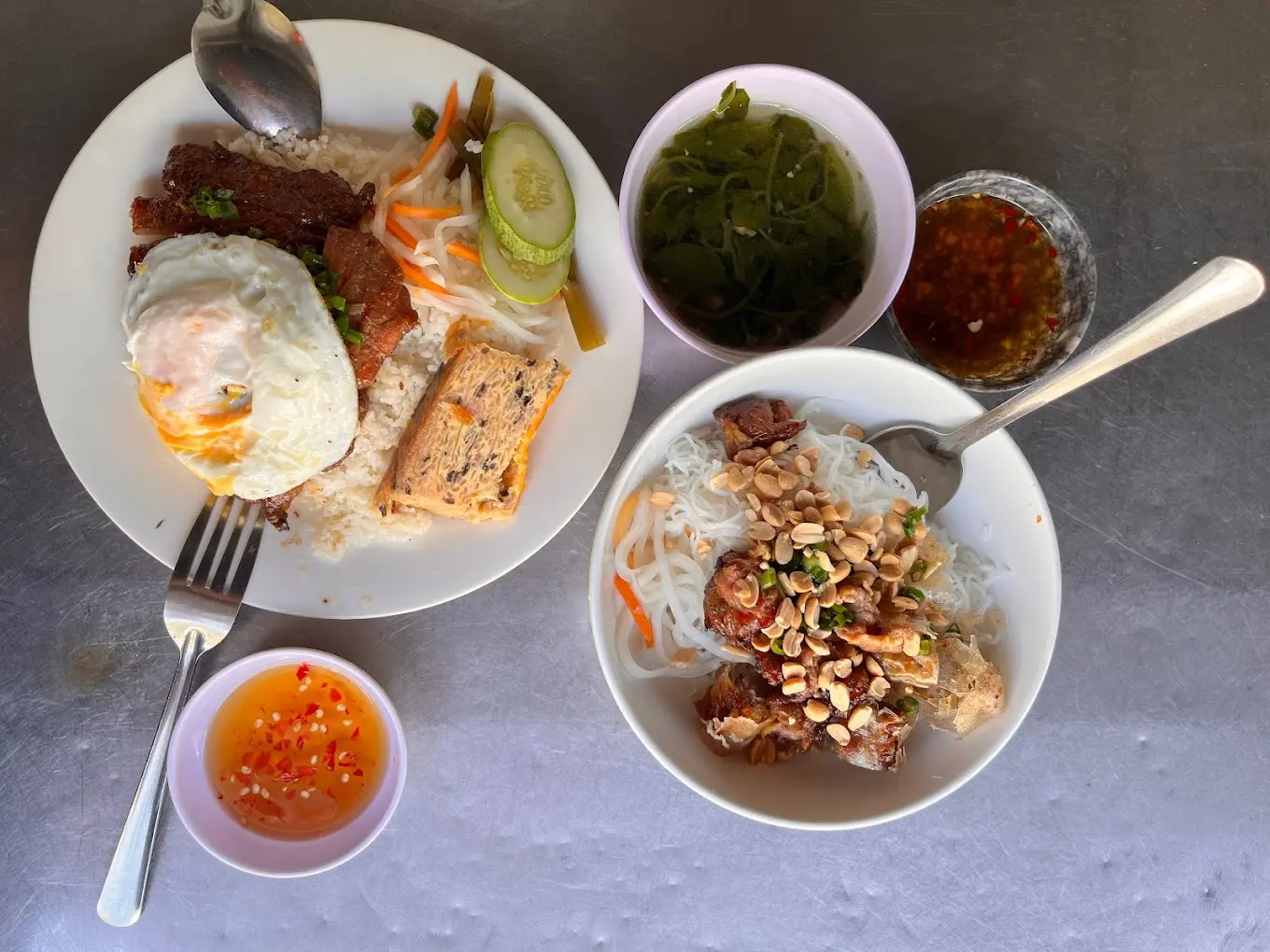 Hình ảnh Cơm tấm sườn ốp la