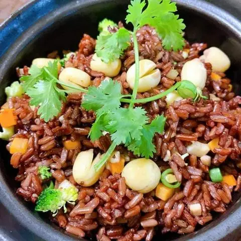 Hình ảnh Cơm lứt chiên hạt sen - Lotus flavor with brown fried rice