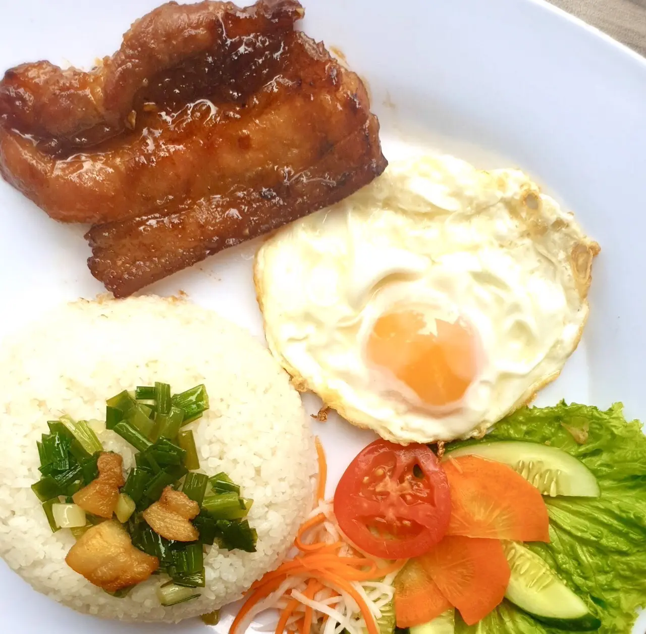 Hình ảnh Cơm tấm ba rọi ốp la
