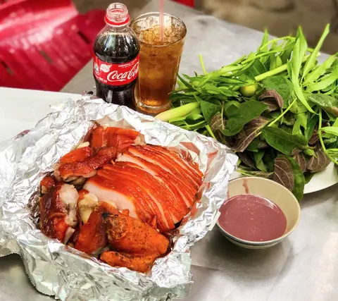 Hình ảnh Giò heo rút xương quay - 1 phần 6 -7 người