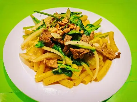 Hình ảnh Nui Xào Bò