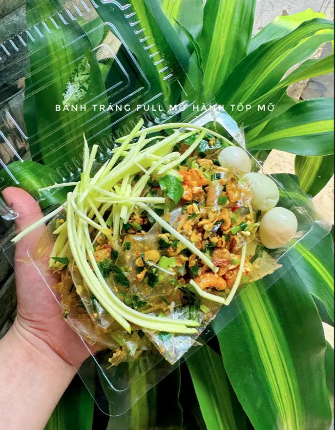 Hình ảnh Bánh tráng full tóp mỡ