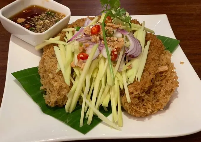 Hình ảnh Cá trê chiên giòn mắm xoài 