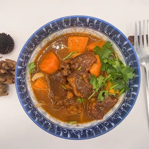 Hình ảnh Bánh mì bò sốt vang
