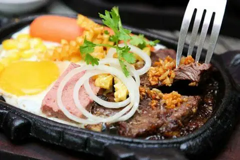 Hình ảnh Bò né - trứng - pate - xúc xích