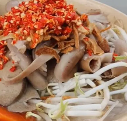 Hình ảnh Hủ tiếu lòng - trứng non